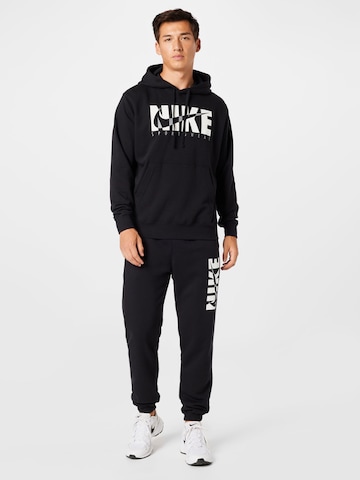 Nike Sportswear Trainingspak in Zwart: voorkant