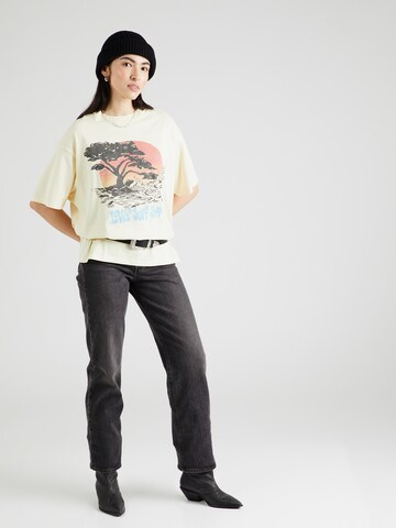 LEVI'S ® - Camiseta 'Graphic Short Stack Tee' en amarillo