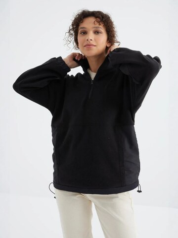Tommy Life Fleece jacket in Black: front