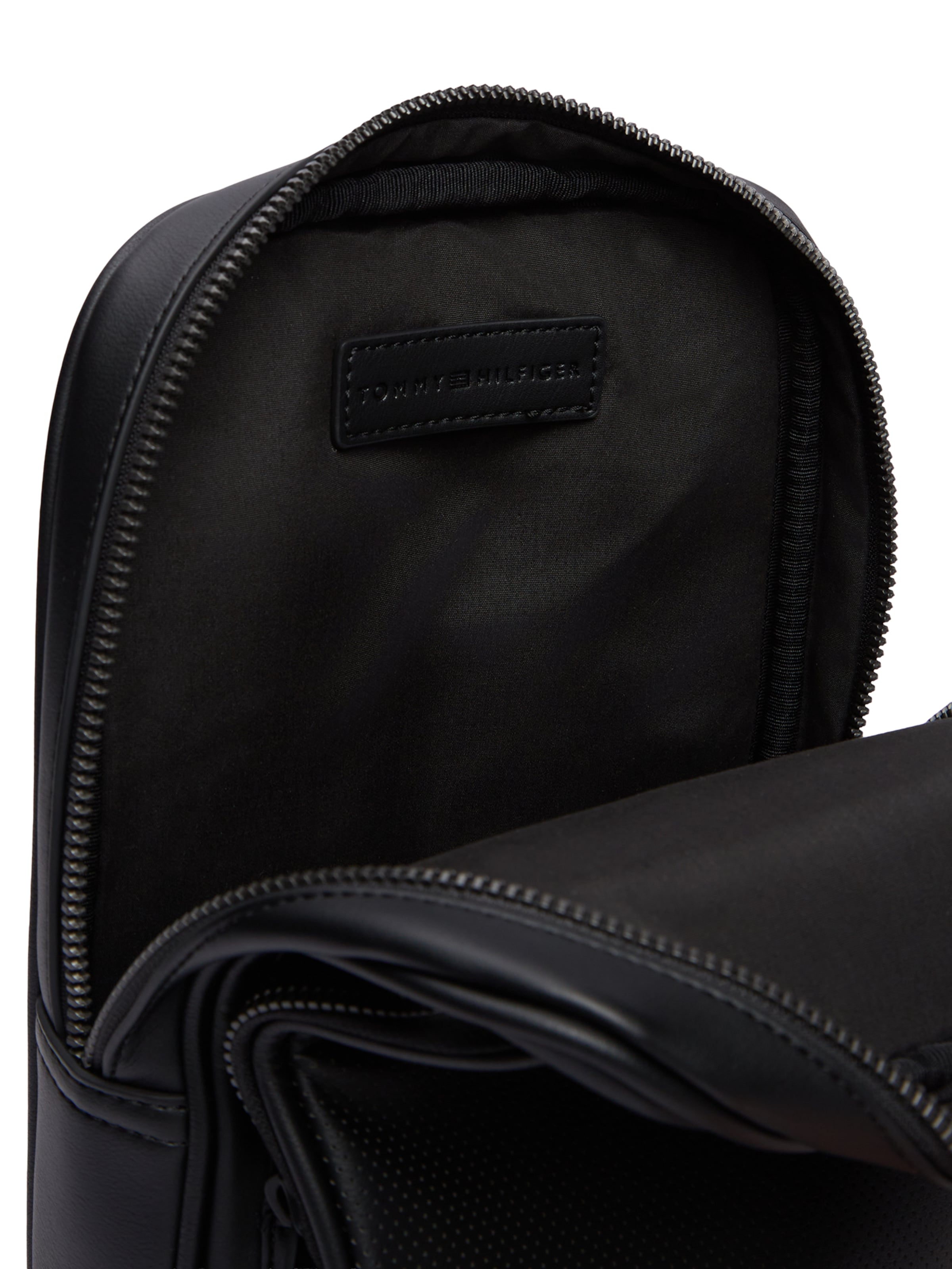 TOMMY HILFIGER Skuldertaske 'FOUNDATION' i sort