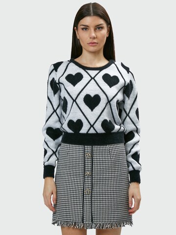 Influencer Sweater in White: front