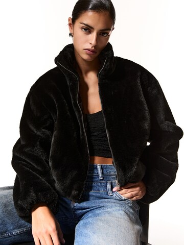 Geacă de primăvară-toamnă de la Pull&Bear pe negru