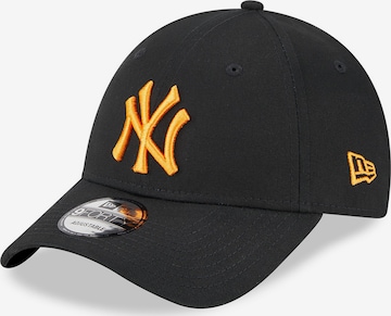 NEW ERA Cap in Black: front