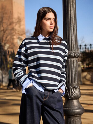 Bershka Тениска в синьо