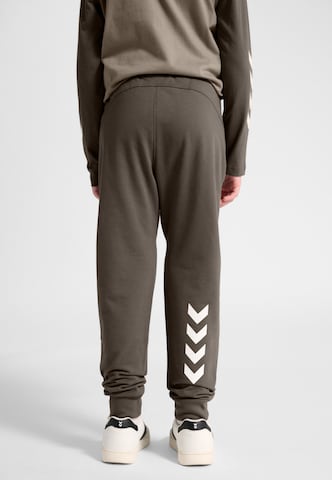 Hummel Tapered Sporthose in Grün