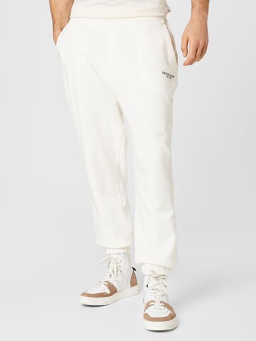 BURTON MENSWEAR LONDON Tapered Trousers in White: front