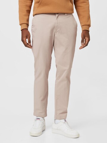 Tommy Jeans Slimfit Chino in Grijs: voorkant