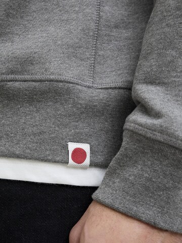 R.D.D. ROYAL DENIM DIVISION Sweatshirt i grå