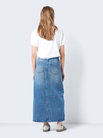 Noisy may Rok 'ELISA' in Blauw