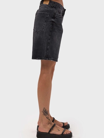 Baggy Jean 'BAGGY MINI DENIM SHORTS' IT'S BASIC en noir