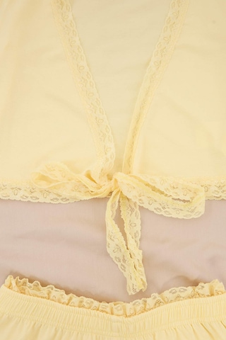 Trendyol - Pijama de pantalón corto en amarillo