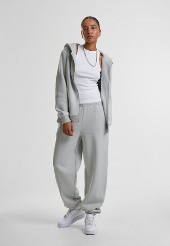 Tapered Pantaloni 'Fluffy' di Urban Classics in grigio
