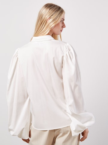 Chemisier Apricot en blanc