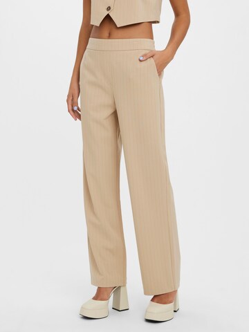 VERO MODA Loose fit Trousers 'LISCOOKIE' in Beige: front