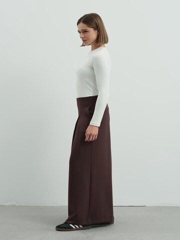 C&City Wide leg Pleat-Front Pants in Brown