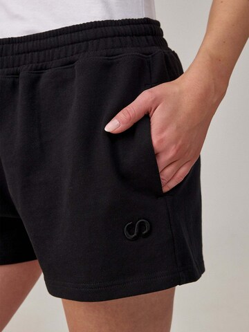 SNOCKS Loosefit Hose in Schwarz