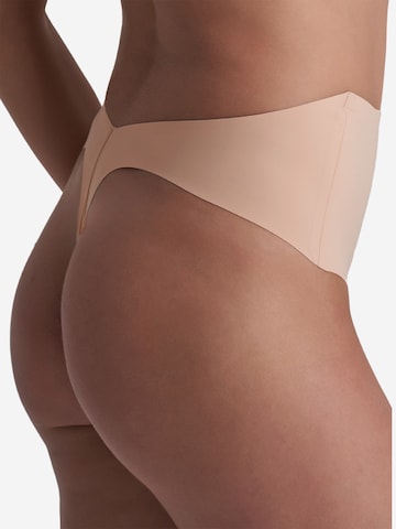 Slip scultant 'Low Back Mid Waist Thong' Bye Bra en beige