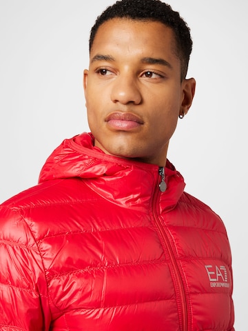 Giacca invernale di EA7 Emporio Armani in rosso