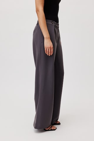 Wide leg Pantaloni con pieghe 'Frauke Tall' di LeGer by Lena Gercke in grigio