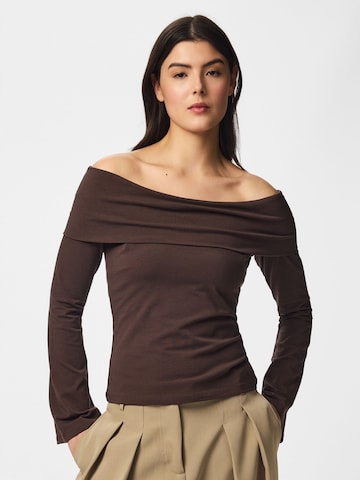 PIECES - Camiseta 'PCGeorgina' en marrón: frente