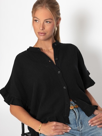 SASSYCLASSY Shirt in Black