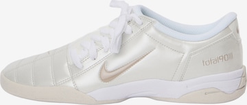 Nike Sportswear Matalavartiset tennarit 'TOTAL 90' värissä harmaa: etupuoli