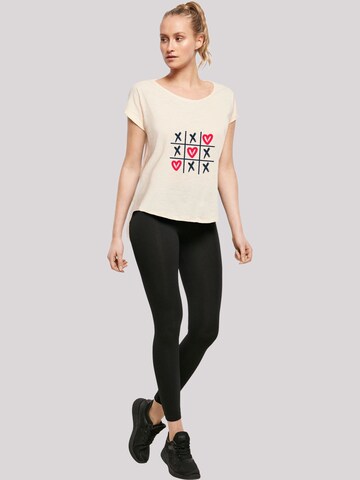 F4NT4STIC T-Shirt 'Valentinstag Herz Tic Tac Toe' in Beige