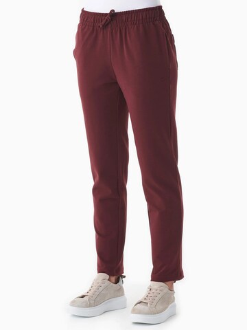 Organication Slimfit Hose in Rot: Vorderseite