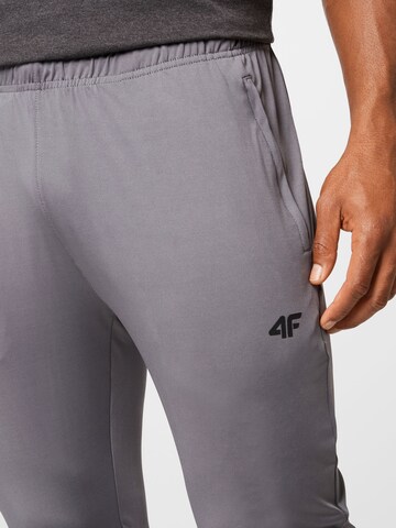 Effilé Pantalon de sport 4F en gris