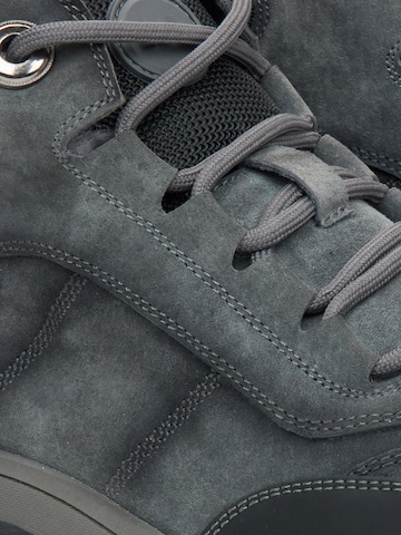 ES8 Boots '2455-0201' i grå