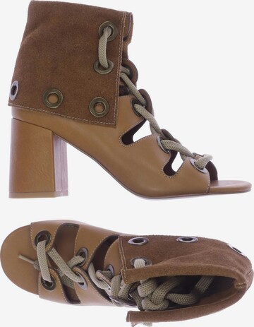 See by Chloé High Heels & Pumps in 39 in Brown: front