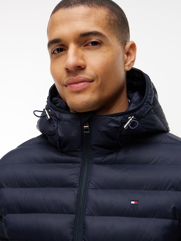 TOMMY HILFIGER - Chaqueta de entretiempo en azul