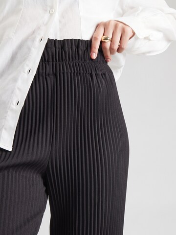 YAS Loosefit Broek 'YASALISA' in Zwart