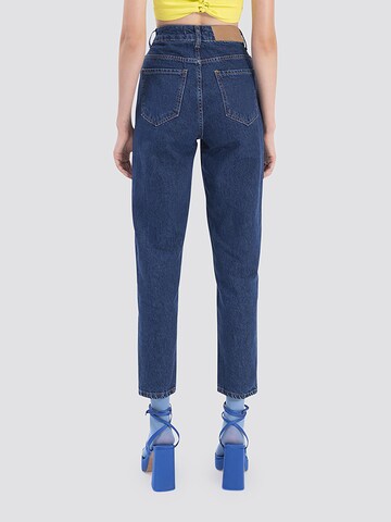 FRESHLIONS Tapered Jeans in Blau