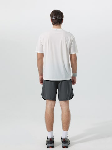 YOUTHUP Performance Shirt 'Hautluft' in White