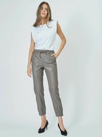 co'couture Tapered Broek 'Shiloh' in Grijs