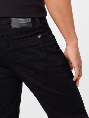 MUSTANG Regular Jeans 'Washington' in Schwarz