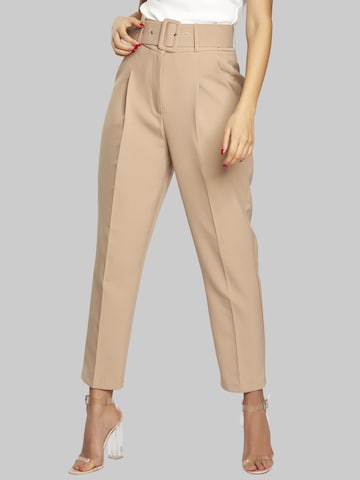 FRESHLIONS Tapered Bandplooibroek ' Rita ' in Beige: voorkant