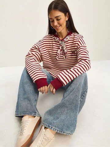 Felpa di Bianco Lucci in rosso