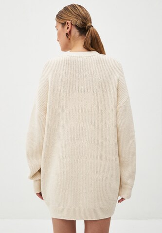 TOPTOP STUDIO Knit Cardigan in White