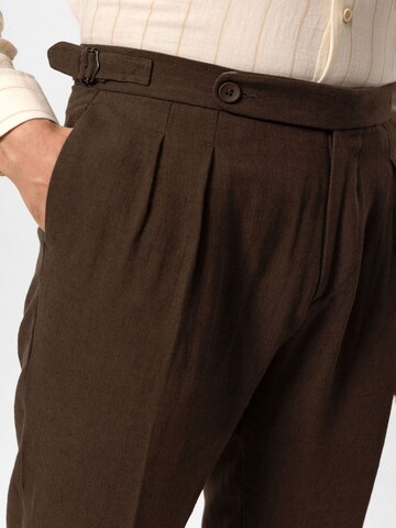Antioch Regular Pleat-front trousers in Brown