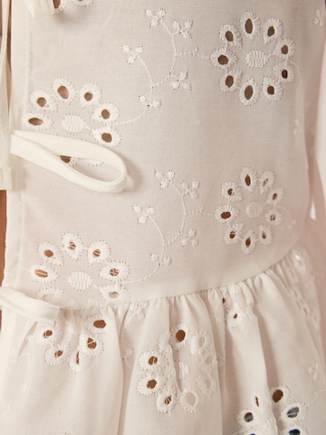 Trendyol Blouse in White