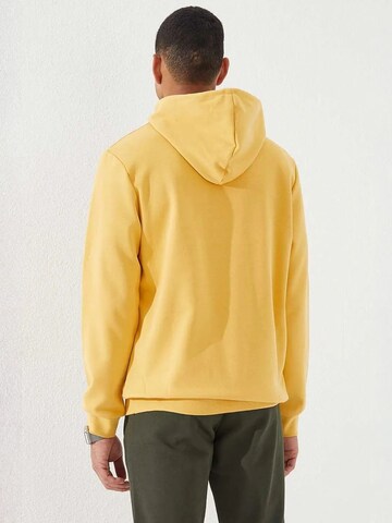 Sweat-shirt Tommy Life en jaune