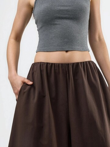 Barrel Pantalon Busem en marron