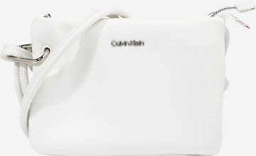 Calvin Klein - Bolso de hombro en blanco: frente