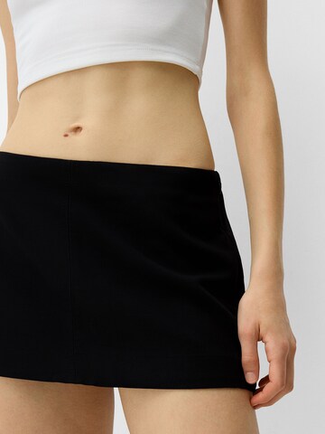 Bershka Skinny Shorts in Schwarz