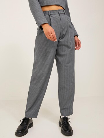 JJXX Loose fit Pleat-Front Pants 'Hazy' in Grey: front