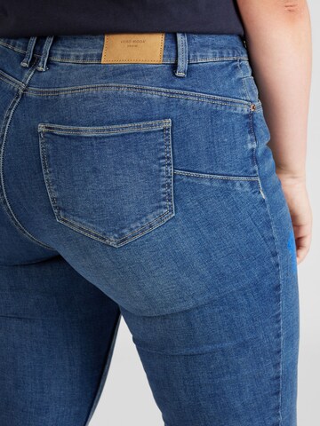 Vero Moda Curve - Slimfit Vaquero 'Sela' en azul