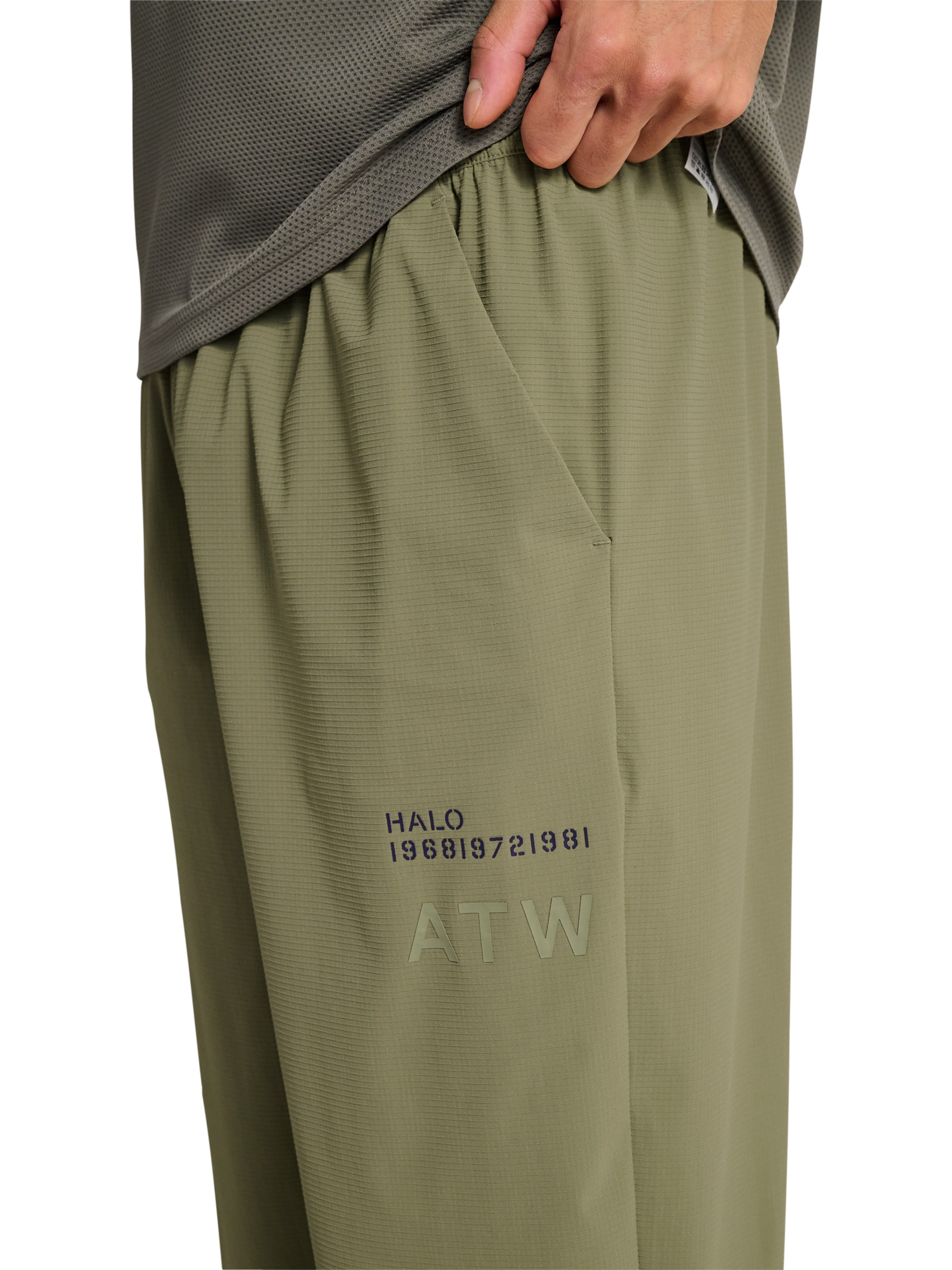 HALO Loosefit Sporthose in Grün