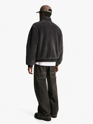 Bershka Tussenjas in Grijs